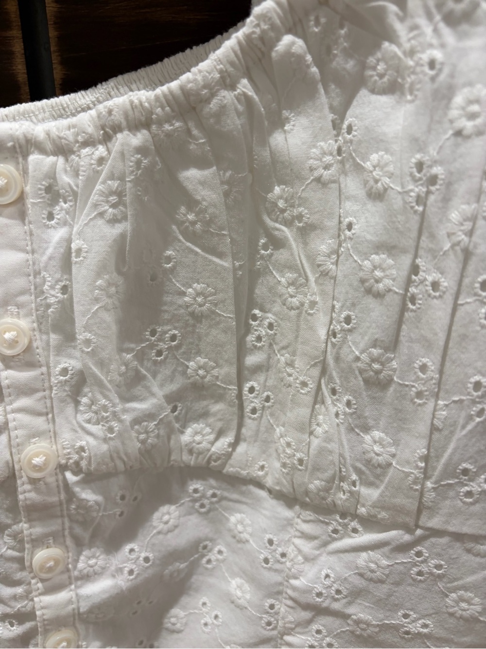 Hollister White Eyelet Puff Sleeve Button-Front Top/ Size Medium - Picture 5 of 5